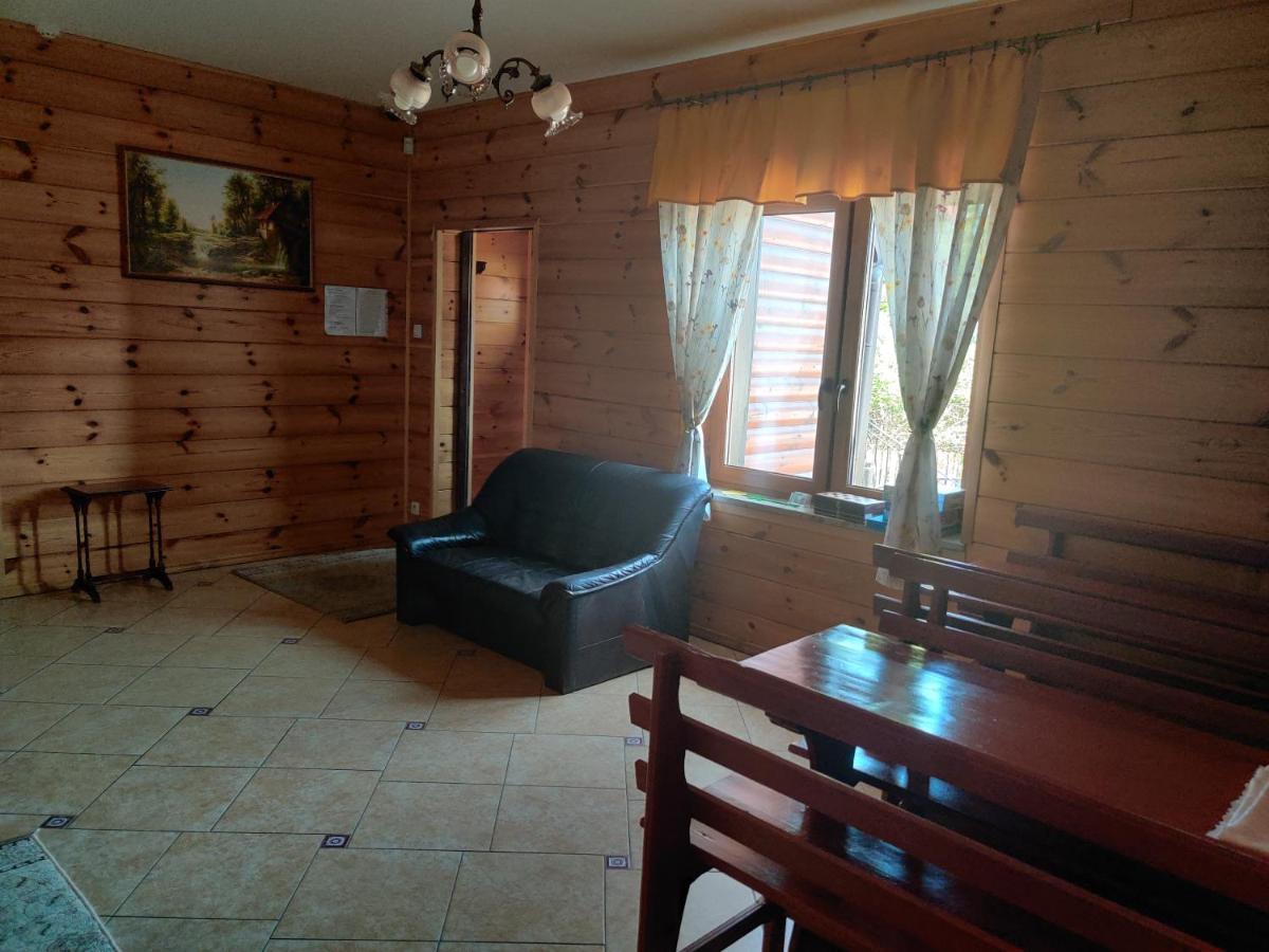 Gasthaus Cztery Pory Roku Białowieża Exterior foto