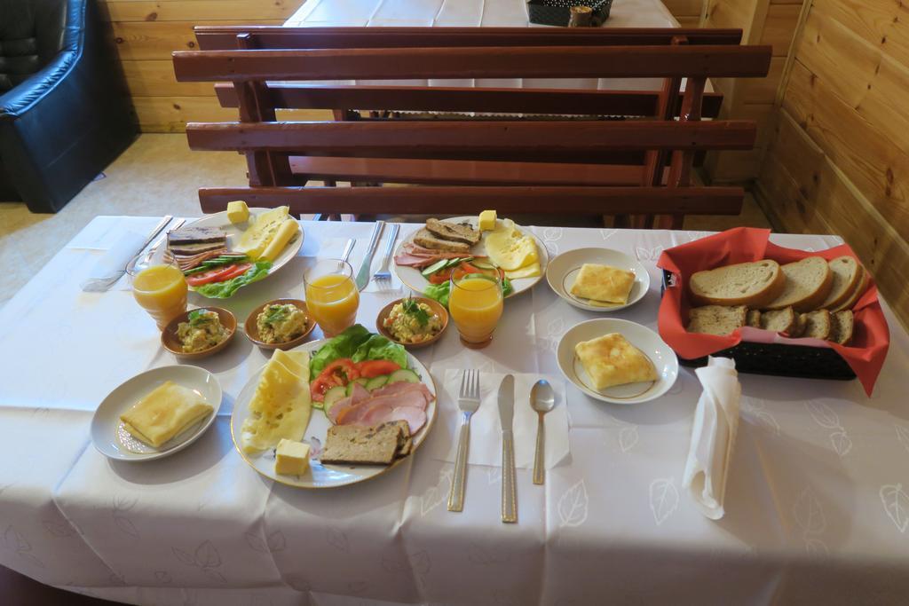Gasthaus Cztery Pory Roku Białowieża Exterior foto