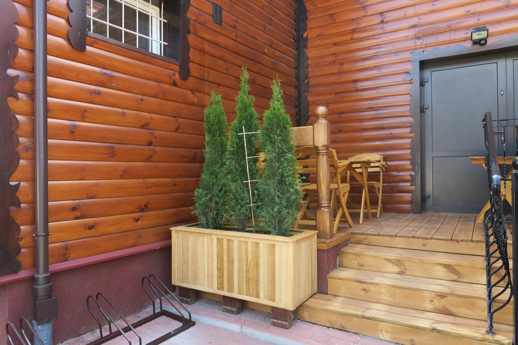 Gasthaus Cztery Pory Roku Białowieża Exterior foto